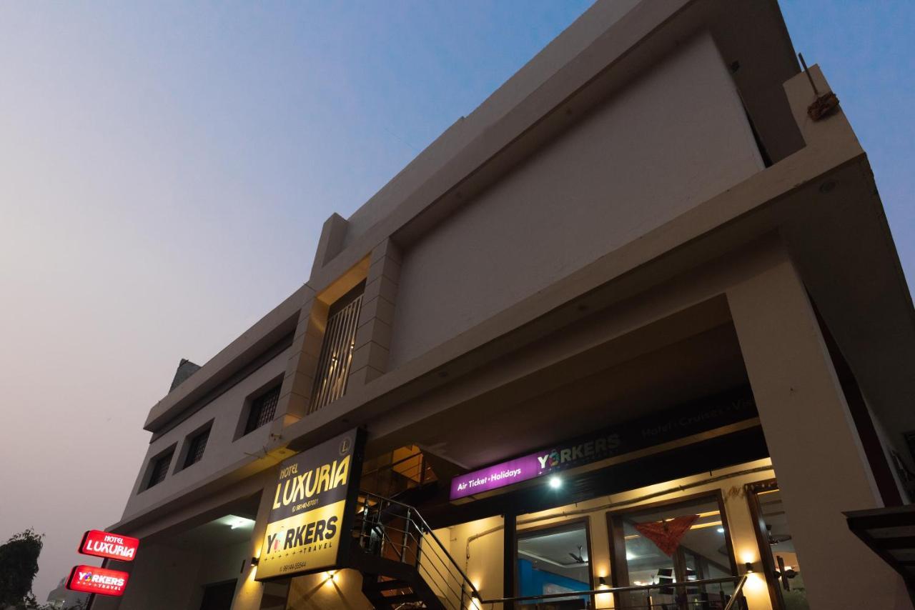 Hotel Luxuria Ludhiana Exterior foto